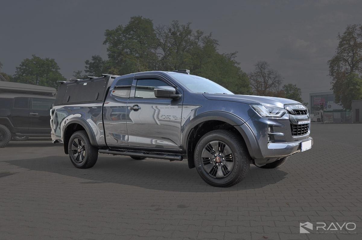 #2 Isuzu D-Max custom RAYO off-road centrum