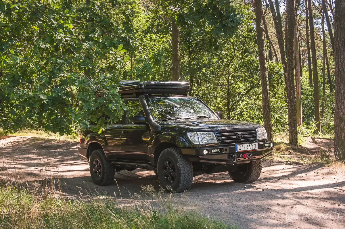 #10 Toyota Land Cruiser 100 by RAYO off road centrum 4x4