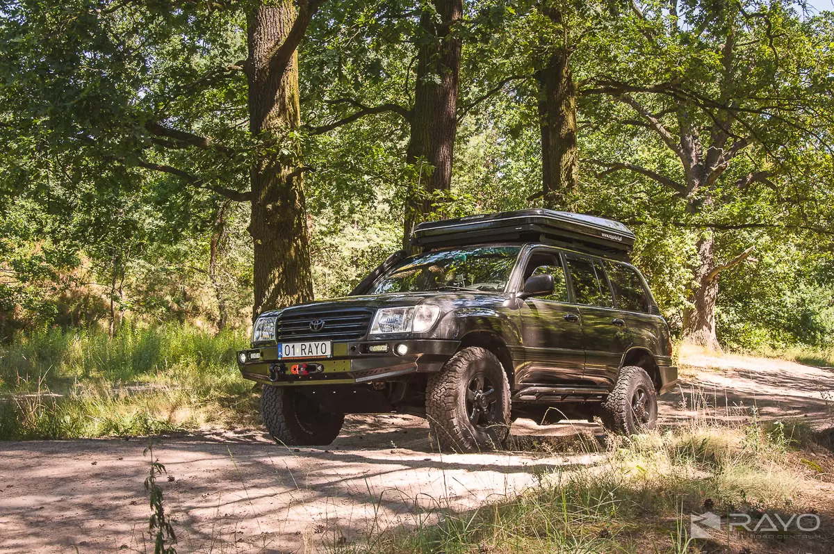#10 Toyota Land Cruiser 100 by RAYO off road centrum 4x4