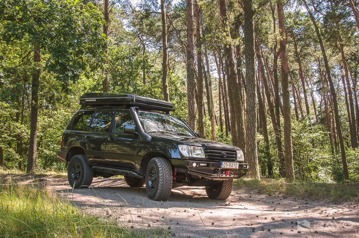 #10 Toyota Land Cruiser 100 by RAYO off road centrum 4x4