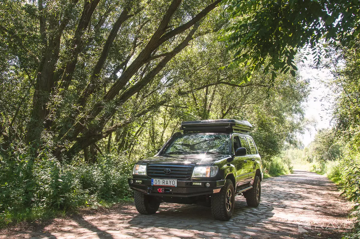 #10 Toyota Land Cruiser 100 by RAYO off road centrum 4x4
