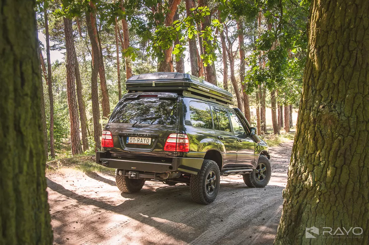 #10 Toyota Land Cruiser 100 by RAYO off road centrum 4x4