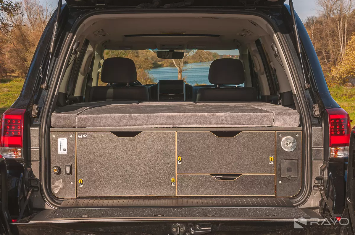 #12 Toyota Land Cruiser 200 by RAYO off road centrum 4x4